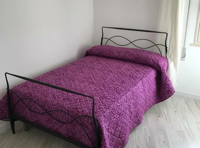 לינה וארוחת בוקר Aria Di Mare 4*