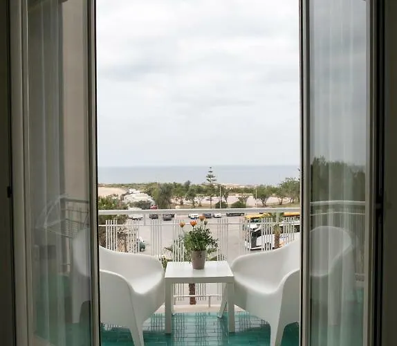 לינה וארוחת בוקר Aria Di Mare 4*