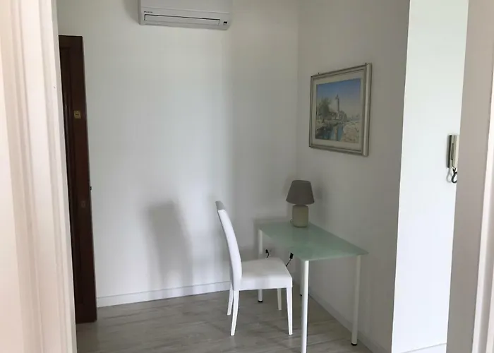 לינה וארוחת בוקר Aria Di Mare 4*